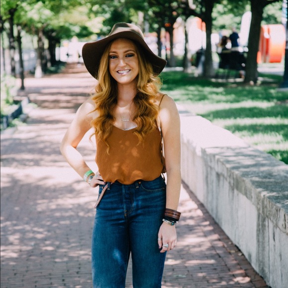 Meet your Posher, Emilee - Picture 2 of 2